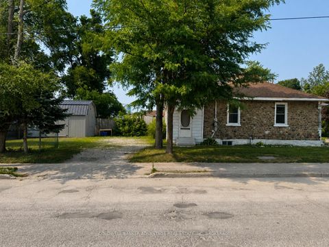 Photo 4 at 36 Sanford Street, Sanford, Barrie
