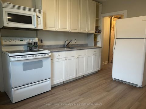 Photo 12 at 36 Sanford Street, Sanford, Barrie