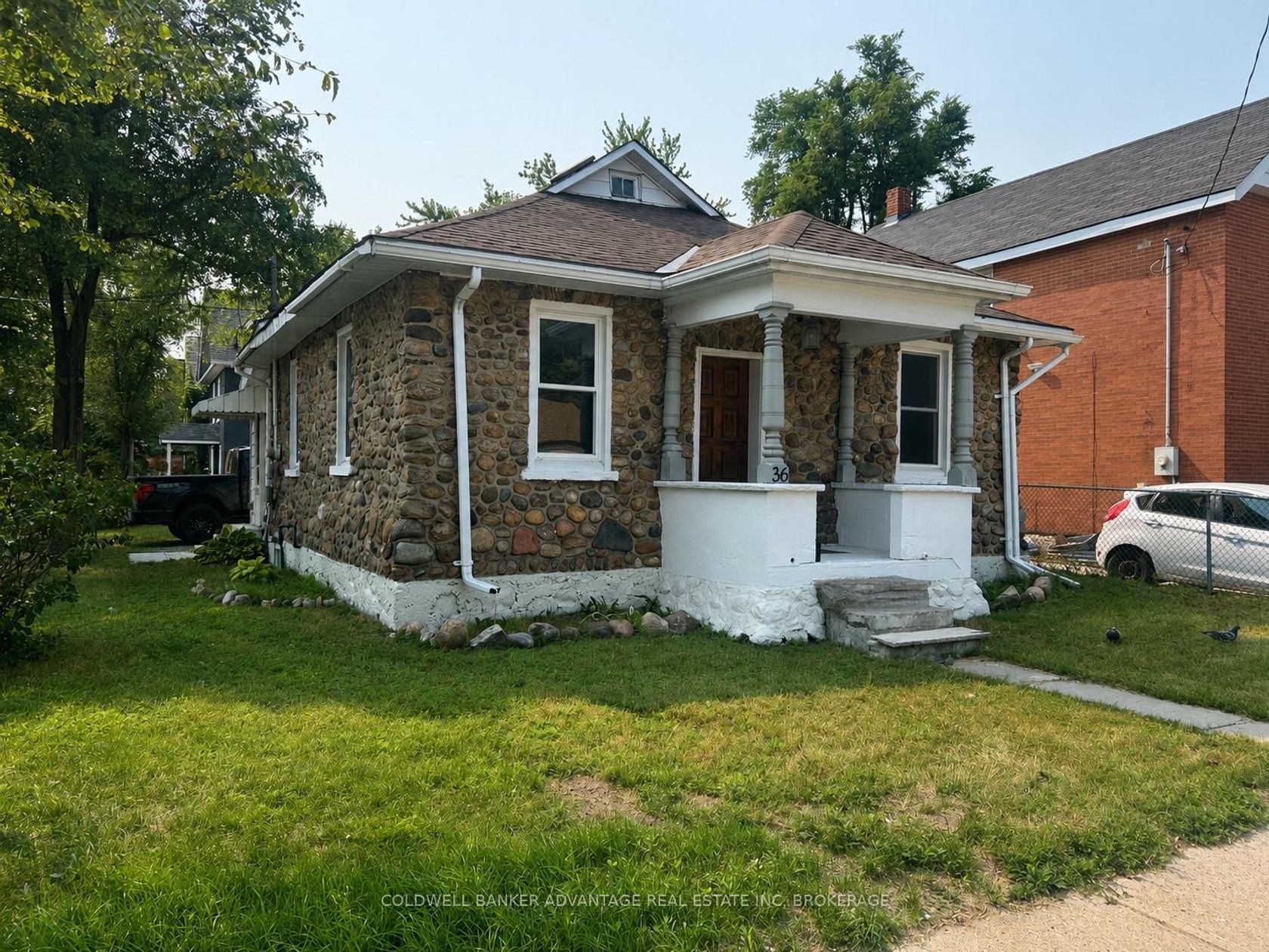 36 Sanford Street, Sanford, Barrie photo 2