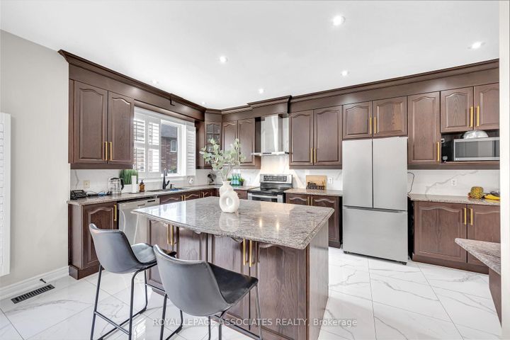 Photo 14 at 5 Mead Terrace, Wismer, Markham