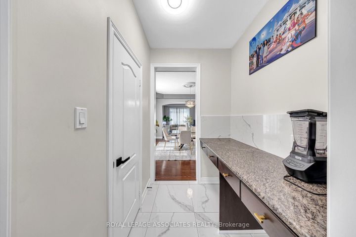 Photo 17 at 5 Mead Terrace, Wismer, Markham