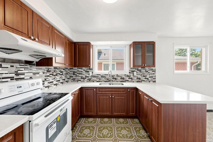 Photo 15 at 216 Shawnee Circle, Pleasant View, Toronto