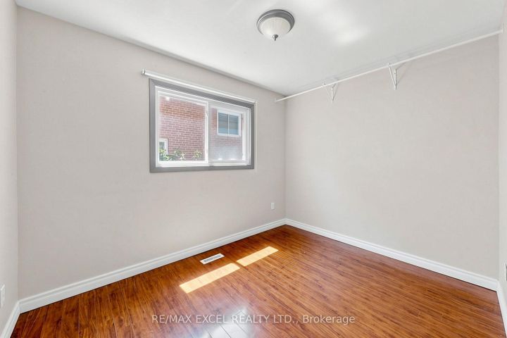 Photo 17 at 216 Shawnee Circle, Pleasant View, Toronto