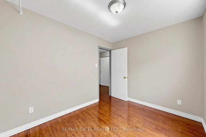 Photo 19 at 216 Shawnee Circle, Pleasant View, Toronto