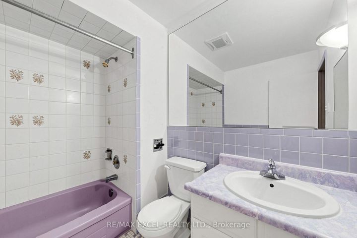 Photo 20 at 216 Shawnee Circle, Pleasant View, Toronto