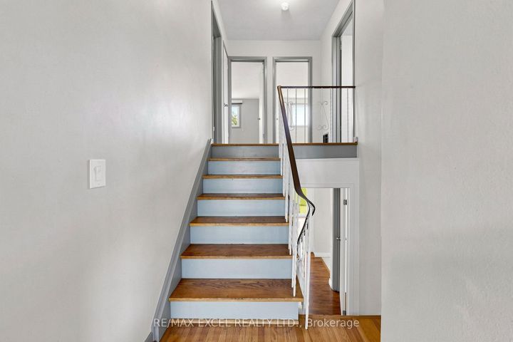 Photo 21 at 216 Shawnee Circle, Pleasant View, Toronto