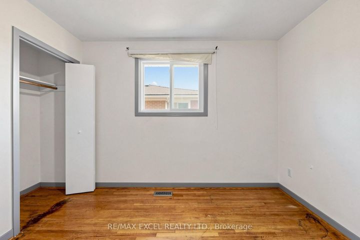 Photo 22 at 216 Shawnee Circle, Pleasant View, Toronto