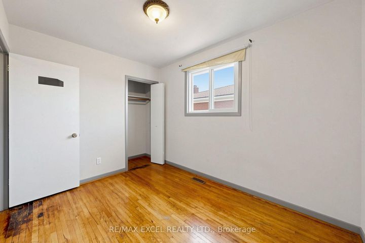 Photo 23 at 216 Shawnee Circle, Pleasant View, Toronto