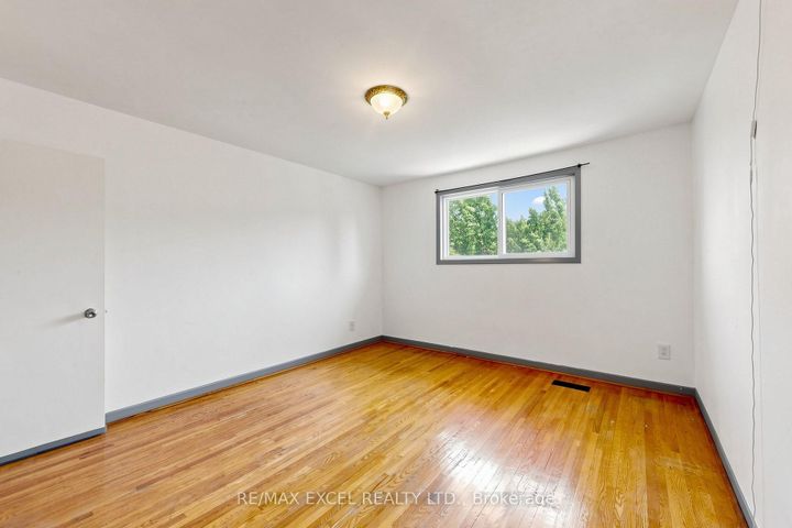 Photo 26 at 216 Shawnee Circle, Pleasant View, Toronto