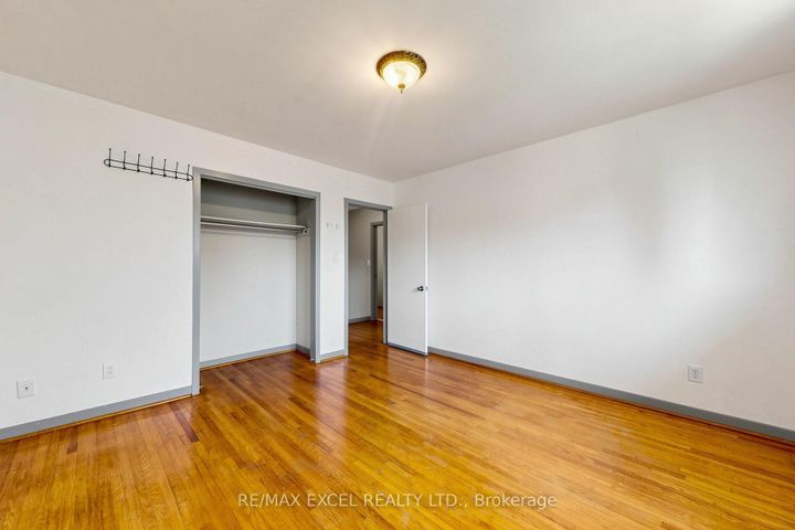 Photo 27 at 216 Shawnee Circle, Pleasant View, Toronto