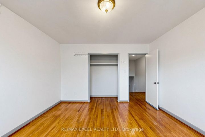 Photo 28 at 216 Shawnee Circle, Pleasant View, Toronto