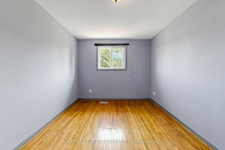 Photo 29 at 216 Shawnee Circle, Pleasant View, Toronto