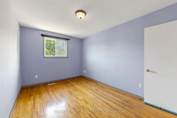 Photo 30 at 216 Shawnee Circle, Pleasant View, Toronto