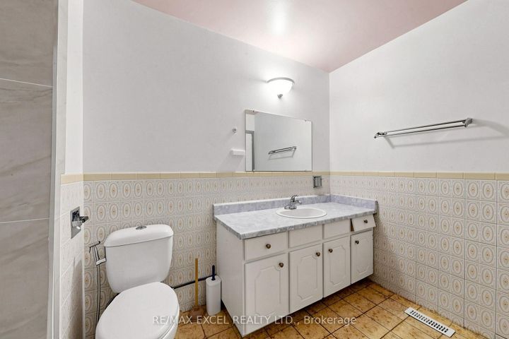 Photo 32 at 216 Shawnee Circle, Pleasant View, Toronto