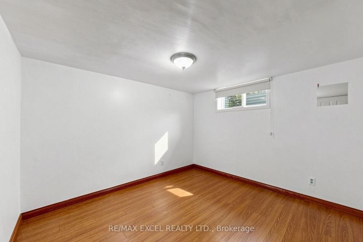 Photo 36 at 216 Shawnee Circle, Pleasant View, Toronto