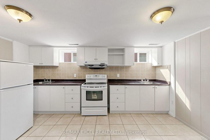 Photo 39 at 216 Shawnee Circle, Pleasant View, Toronto