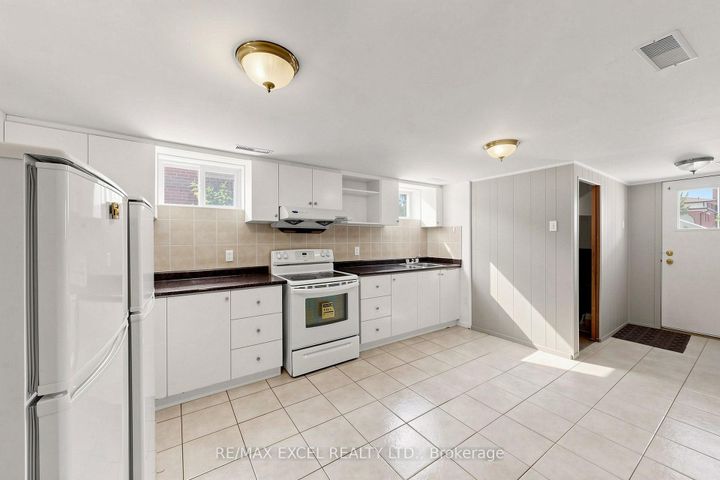 Photo 40 at 216 Shawnee Circle, Pleasant View, Toronto