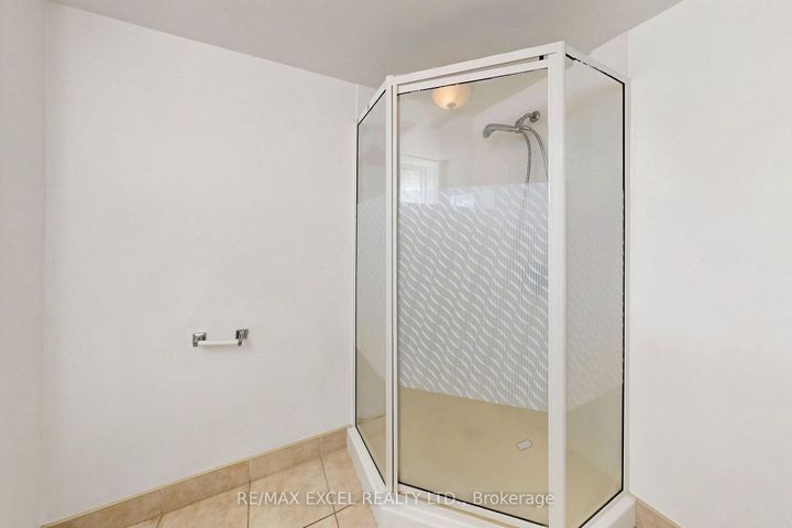 Photo 42 at 216 Shawnee Circle, Pleasant View, Toronto