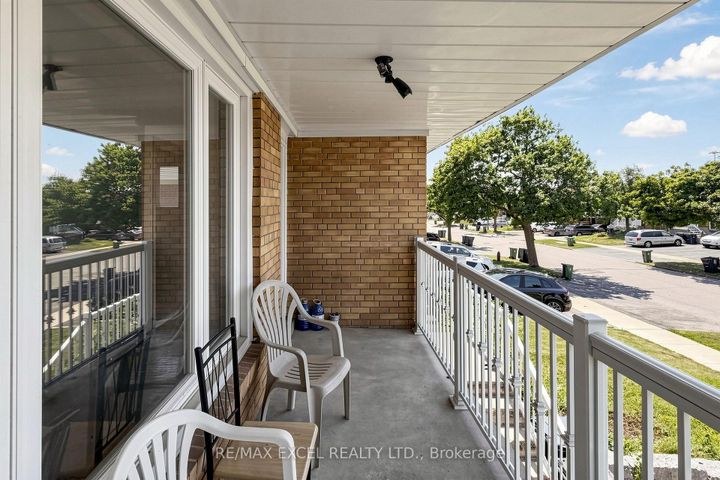 Photo 45 at 216 Shawnee Circle, Pleasant View, Toronto