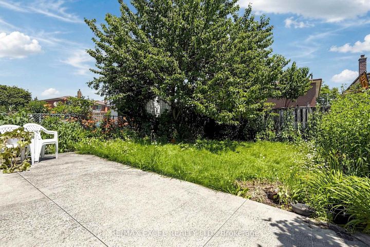 Photo 47 at 216 Shawnee Circle, Pleasant View, Toronto