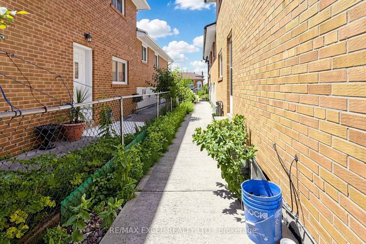 Photo 49 at 216 Shawnee Circle, Pleasant View, Toronto