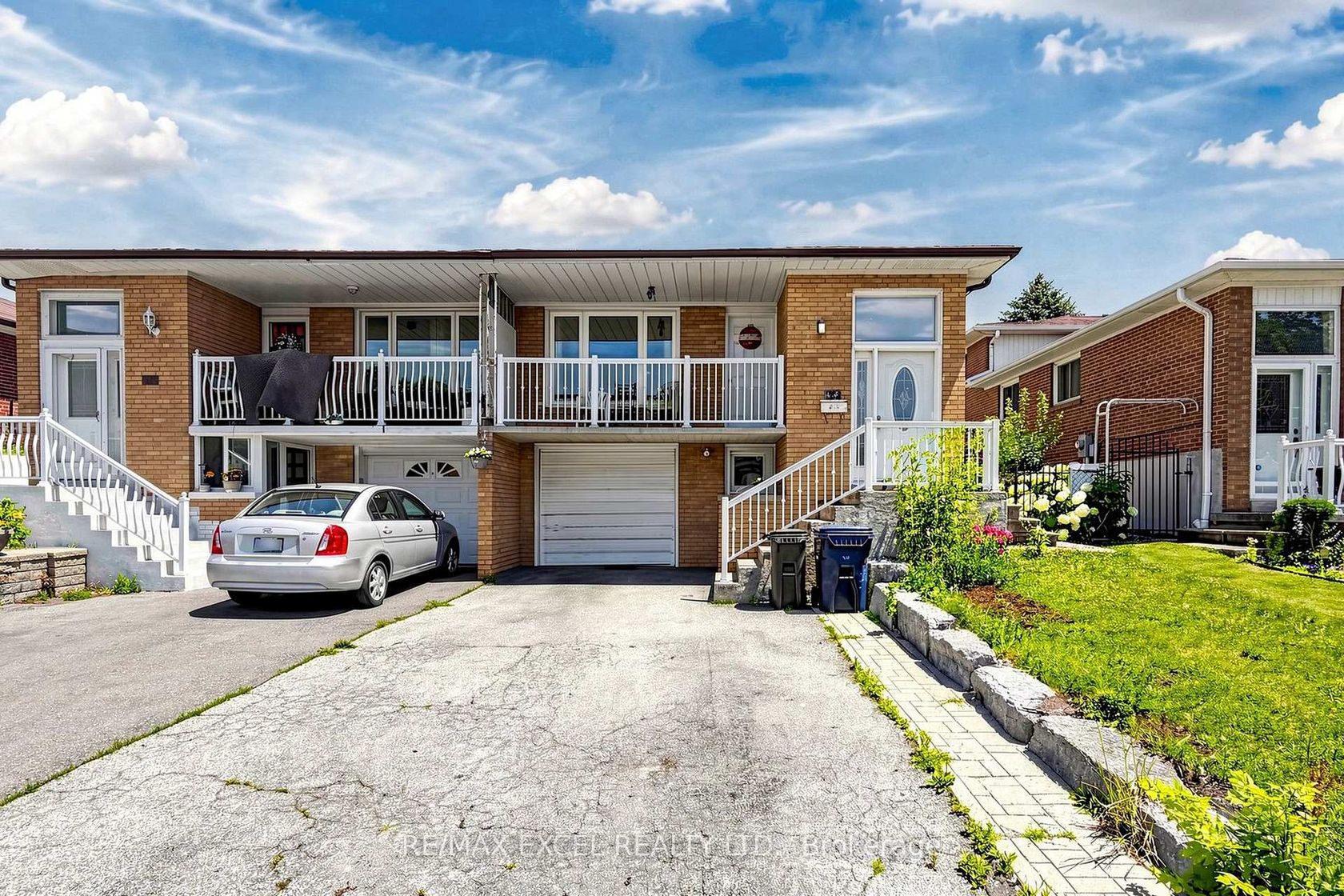 216 Shawnee Circle, Pleasant View, Toronto 2