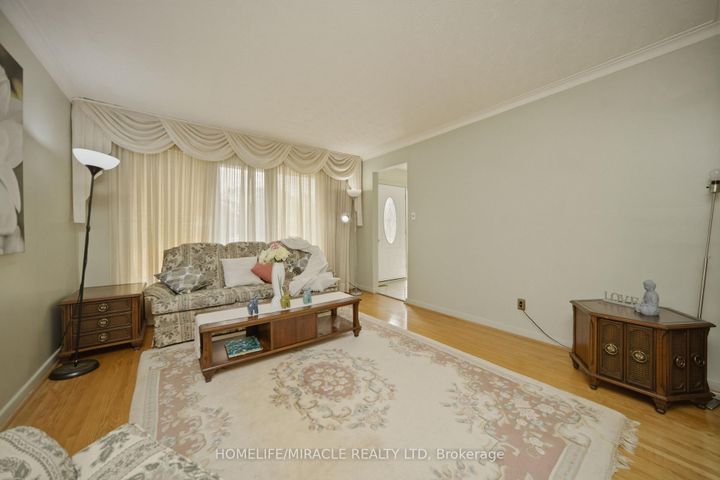 Photo 4 at 7089 Landen Court, Malton, Mississauga