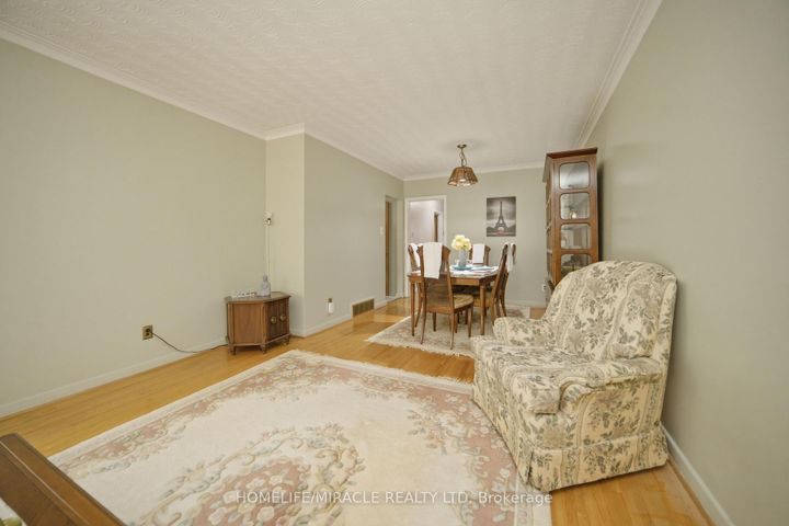 Photo 5 at 7089 Landen Court, Malton, Mississauga