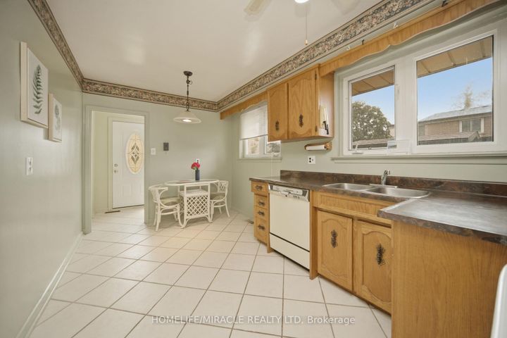 Photo 8 at 7089 Landen Court, Malton, Mississauga