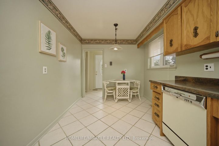 Photo 12 at 7089 Landen Court, Malton, Mississauga