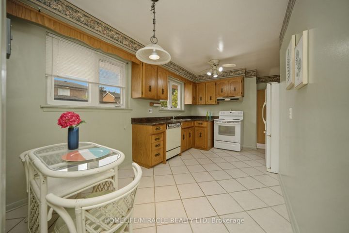 Photo 13 at 7089 Landen Court, Malton, Mississauga