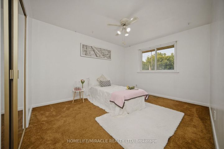 Photo 14 at 7089 Landen Court, Malton, Mississauga