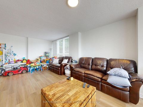 Photo 11 at 312 - 7601 Bathurst Street, Yorkhill, Vaughan