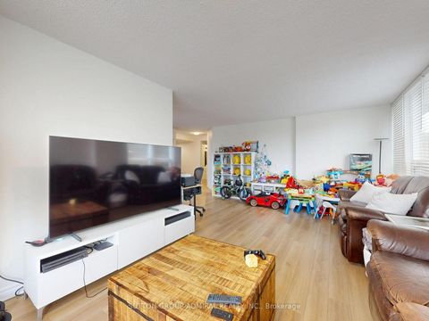 Photo 12 at 312 - 7601 Bathurst Street, Yorkhill, Vaughan