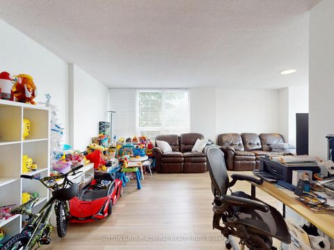 Photo 14 at 312 - 7601 Bathurst Street, Yorkhill, Vaughan