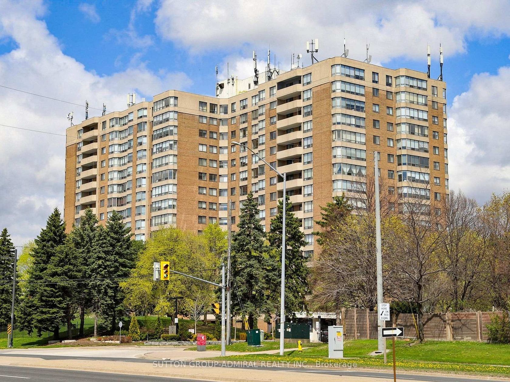 312 - 7601 Bathurst Street, Yorkhill, Vaughan photo number 2