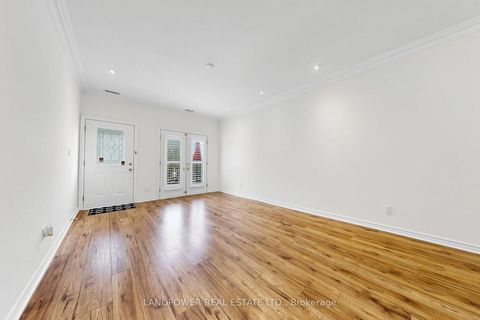 Photo 3 at 13 David Dunlap Circle, Don Mills, Toronto