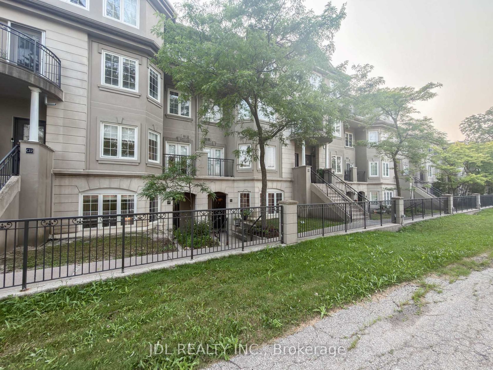 C17 - 108 Finch Avenue W, Newtonbrook West, Toronto 2