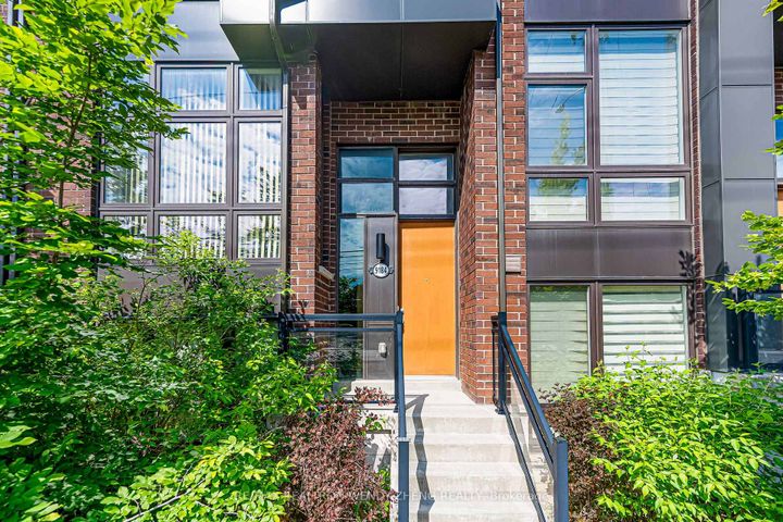 Photo 2 at 9184 Bathurst Street, Patterson, Vaughan