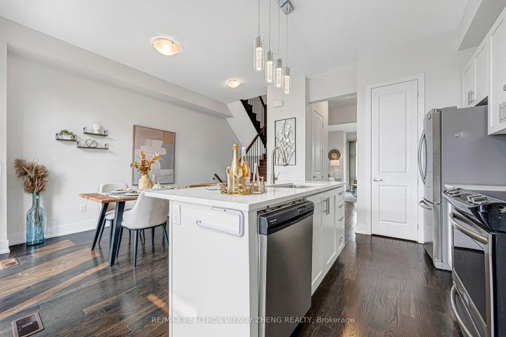 Photo 9 at 9184 Bathurst Street, Patterson, Vaughan