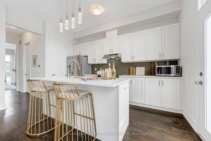 Photo 10 at 9184 Bathurst Street, Patterson, Vaughan
