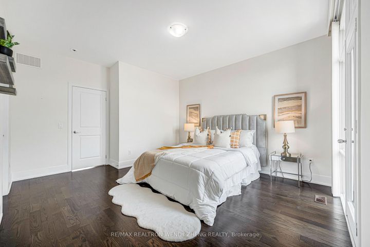 Photo 22 at 9184 Bathurst Street, Patterson, Vaughan