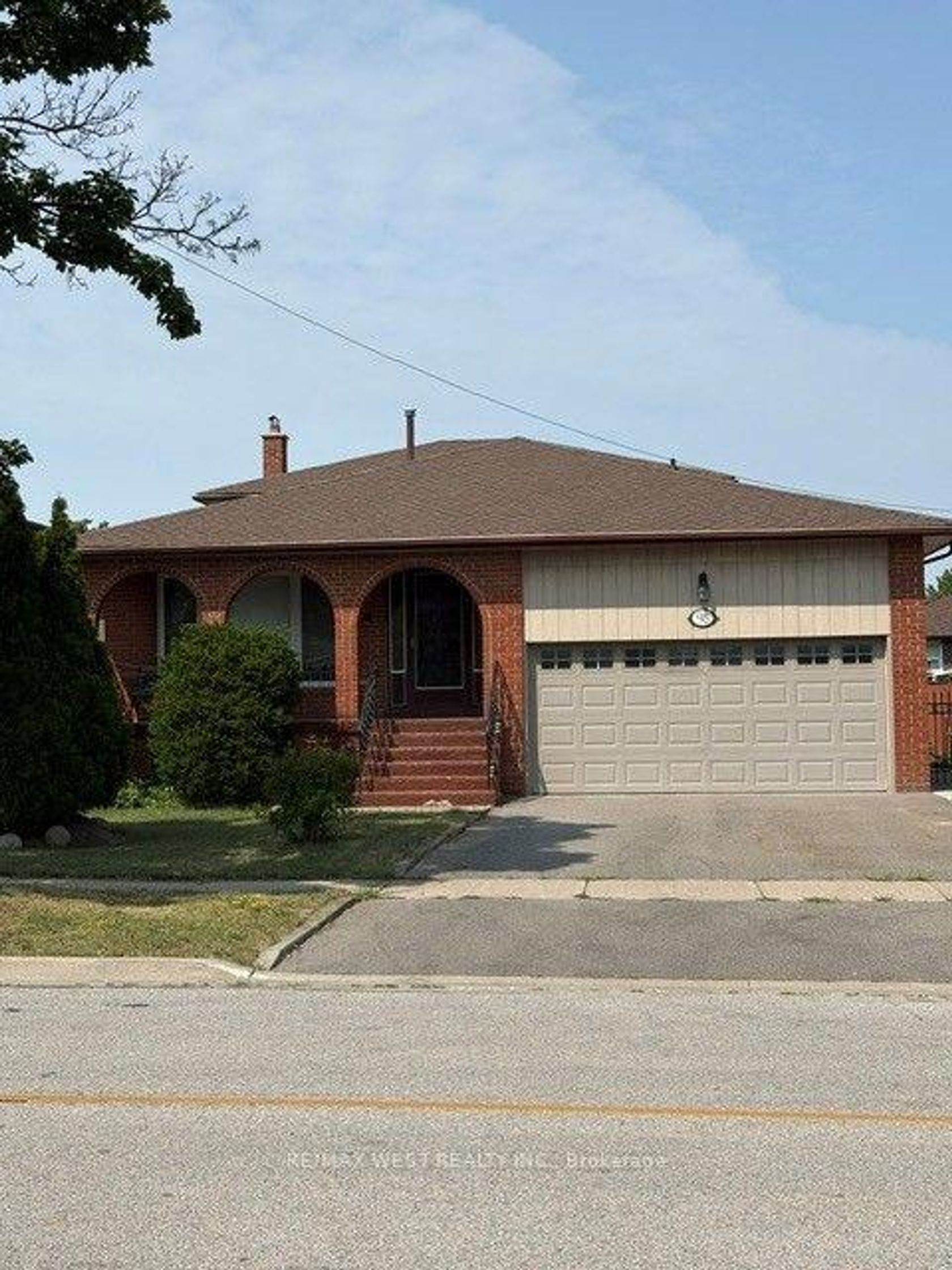 98 Jeanne Drive, East Woodbridge, Vaughan photo number 2