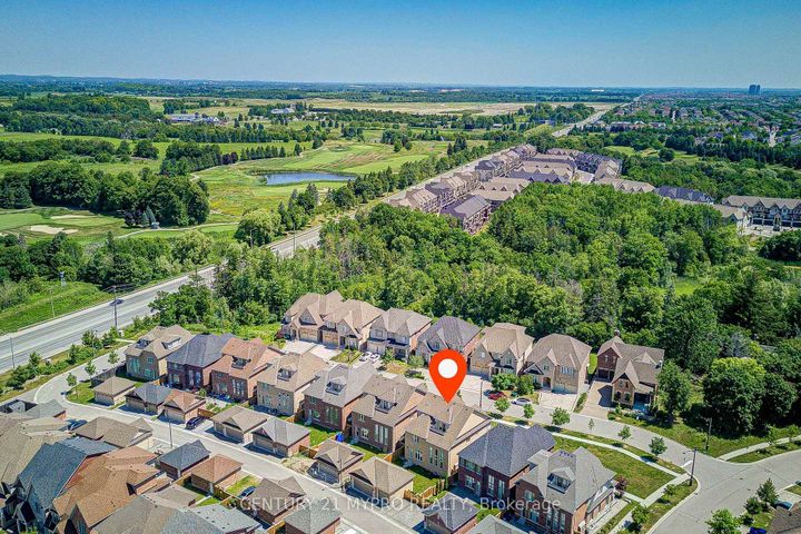 Photo 3 at 6 Tralee Court, Angus Glen, Markham