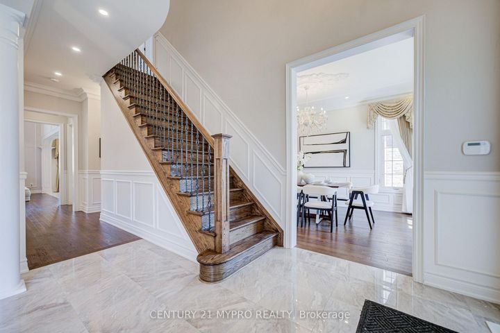 Photo 10 at 6 Tralee Court, Angus Glen, Markham