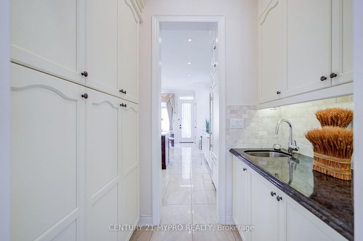 Photo 24 at 6 Tralee Court, Angus Glen, Markham