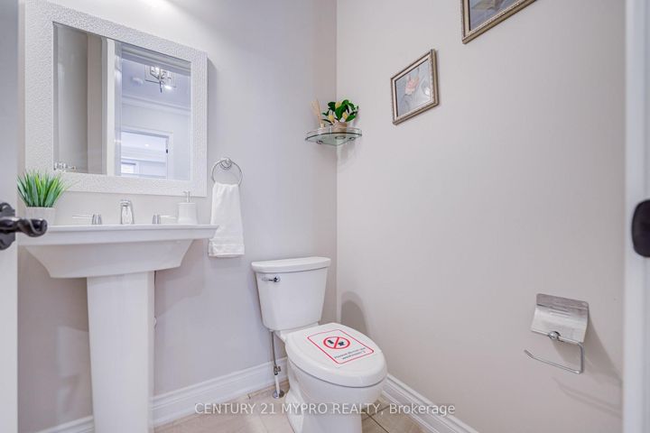 Photo 25 at 6 Tralee Court, Angus Glen, Markham