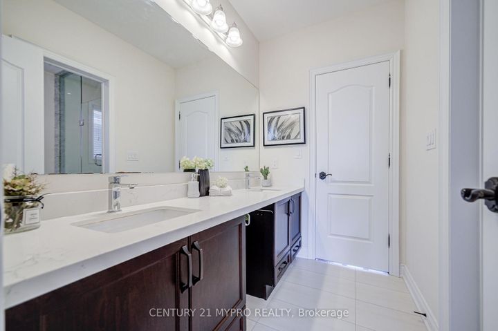 Photo 31 at 6 Tralee Court, Angus Glen, Markham