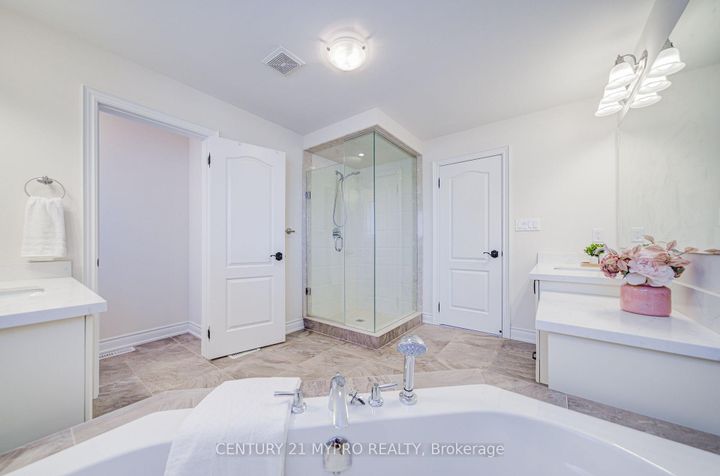 Photo 39 at 6 Tralee Court, Angus Glen, Markham