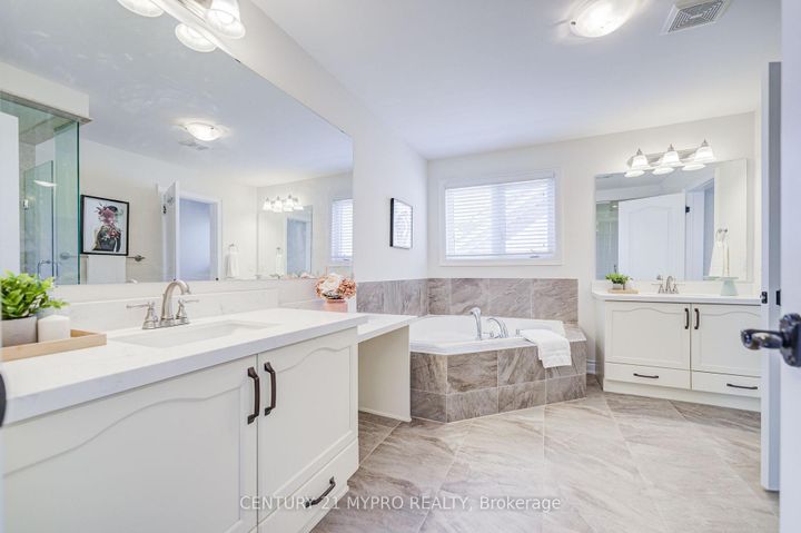Photo 40 at 6 Tralee Court, Angus Glen, Markham